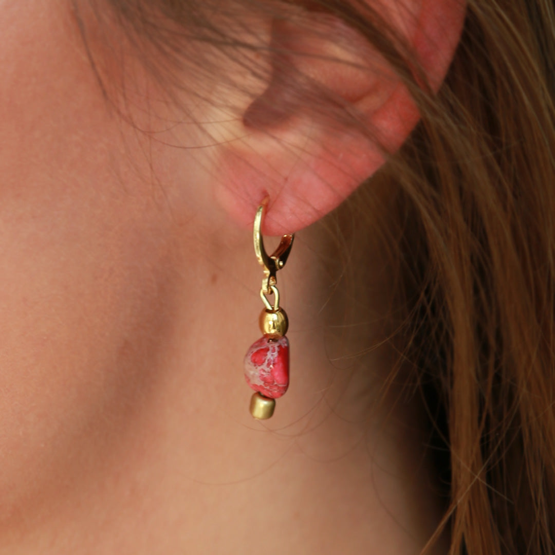 Gold earrings vedra marble red