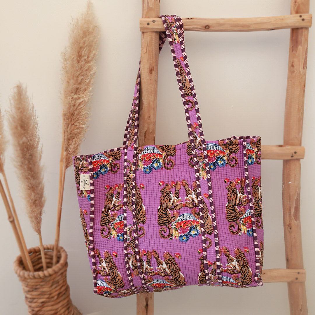 Schultertasche mit Blockdruck, Leoparden-Lila