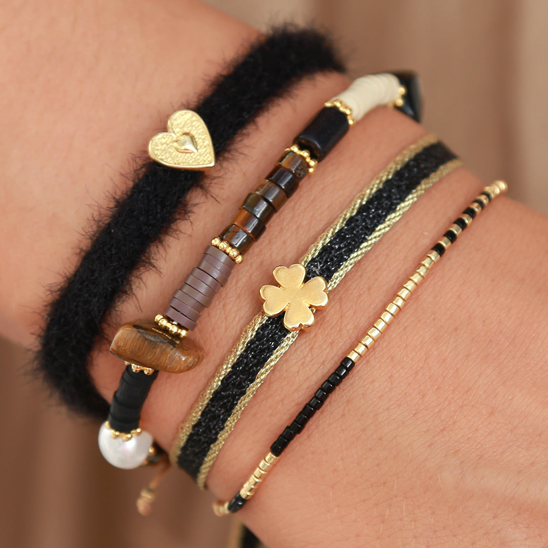 Ensemble de bracelets noirs