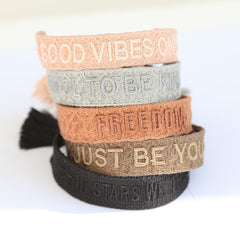 Gewebtes armband cool to be kind light grey