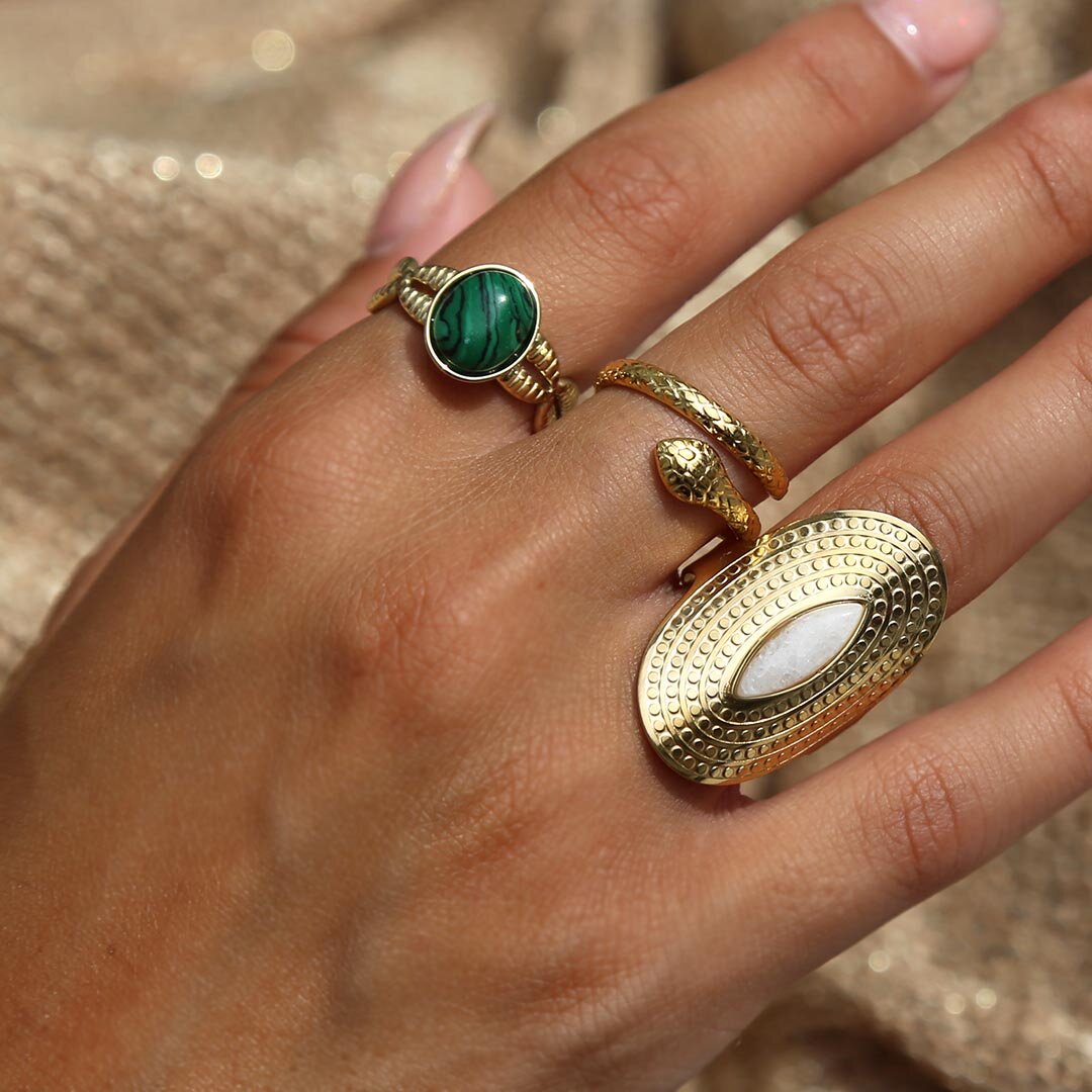 Ring boho white agate gold