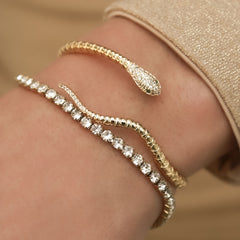 Bracelet en or covered in diamonds